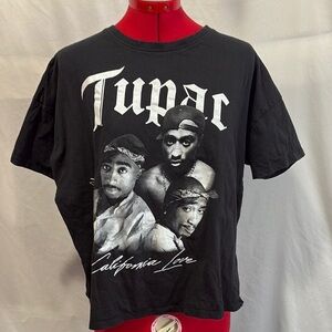 Black Graphic Tee with Short Sleeves LL149